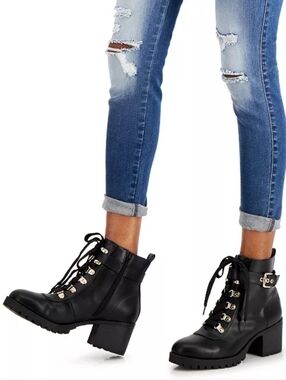 Wild Pair Hillari Lug Sole Hiker Booties Size 9.5 Women's NWOT